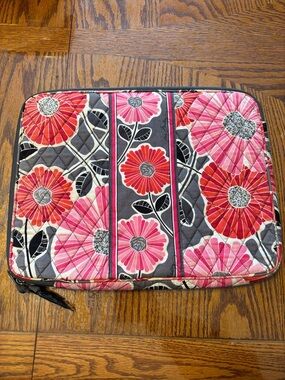 Vera Bradley Gray Quilted Zip Laptop Pouch with Logo Pull